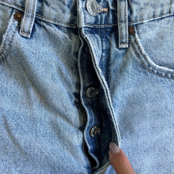 SOLD🎉Zara Jean Shorts - Picture 2 of 4